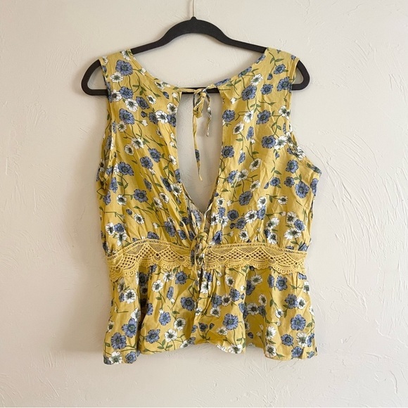 NWT CUPCAKES & CASHMERE Yellow Floral Open Back Boho Tank Top Women's Medium - Picture 2 of 6